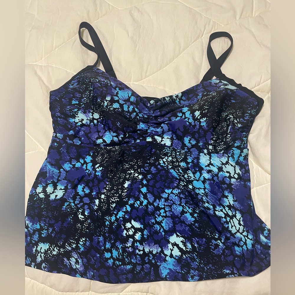 Merona tankini top with built-in bra size 24W